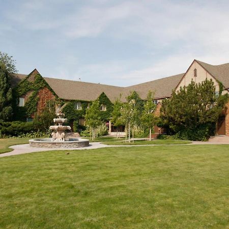 Black Swan Inn Luxurious Theme Rooms Pocatello Exterior photo